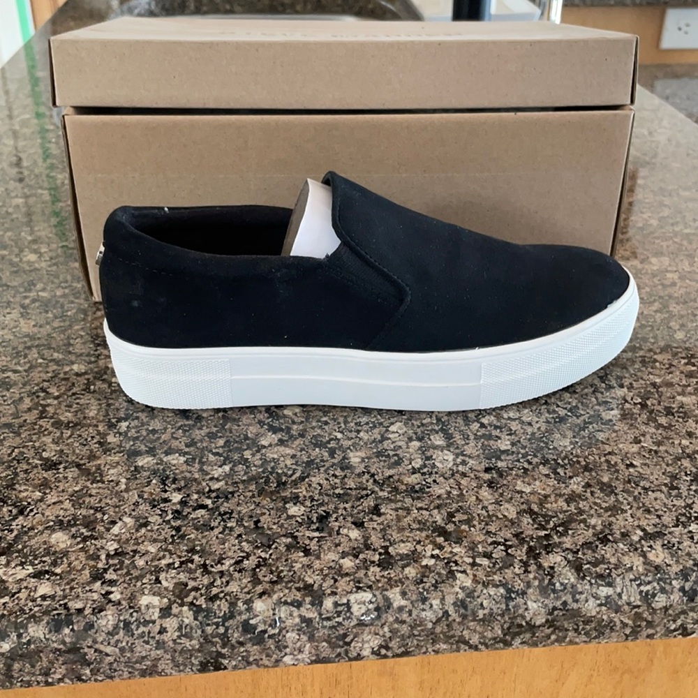 Steve Madden Gills Slip Ons